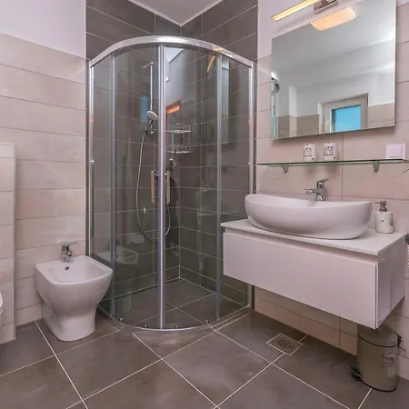 Apartment Visnja *
